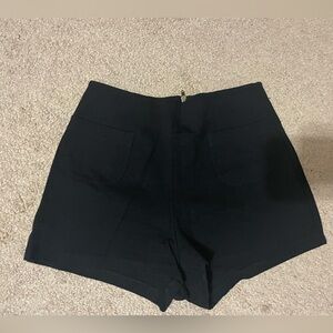 Mystic Black‎ shorts with 2 pockets in front size medium